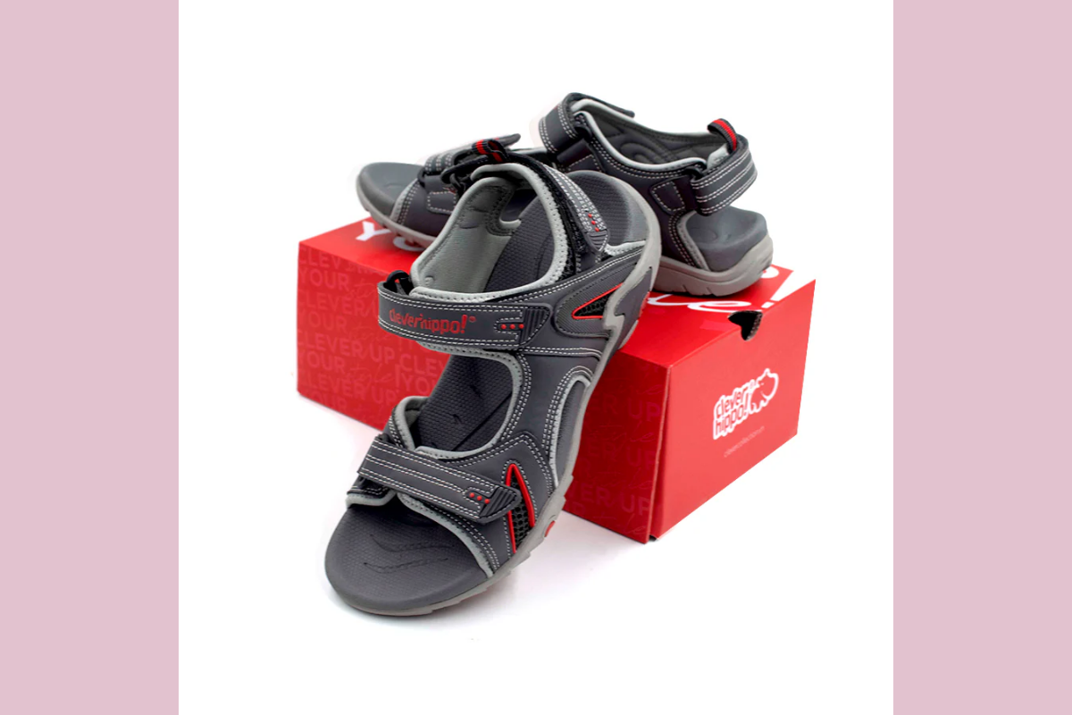 giay-sandals-do-cho-be-nang-dong